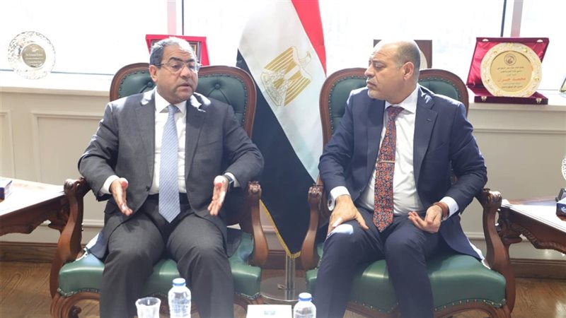 وزير العمل ورئيس