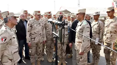 الفريق أحمد خليفة يتفقد المنظومة التعليمية والتدريبية بمعهد ضباط الصف المعلمين 