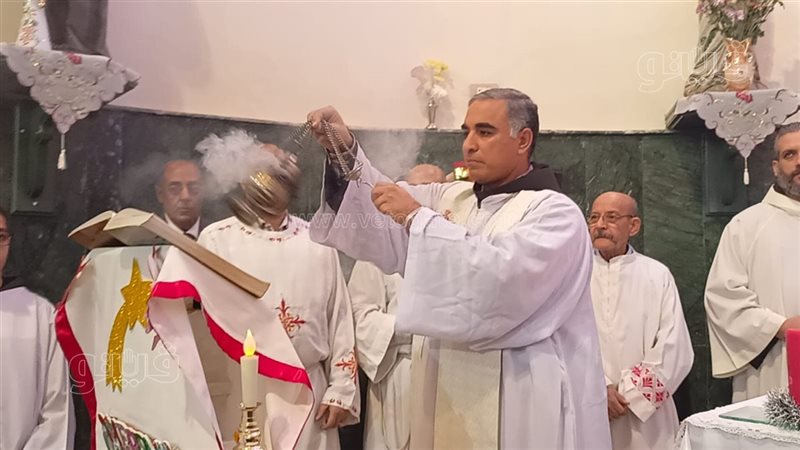 أثناء الصلوات والاحتفال،