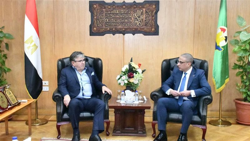 محافظ الفيوم وسفير