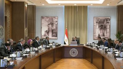 رئيس الوزراء يستعرض الفرص السياحية بالمنطقة المحيطة بهضبة الأهرام