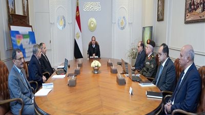 السيسي يتابع جهود دفع عجلة التنمية في محور قناة السويس 