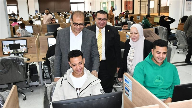جانب من الامتحانات،