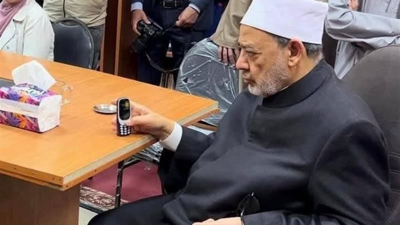 هاتف شيخ الأزهر يثير