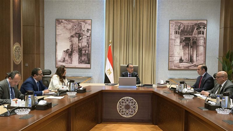 رئيس الوزراء يتابع
