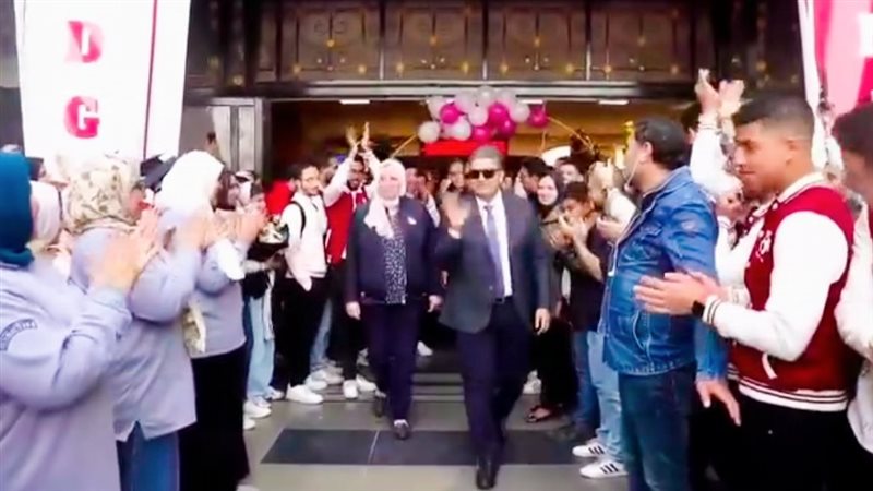 ممر شرفي لعميد كلية