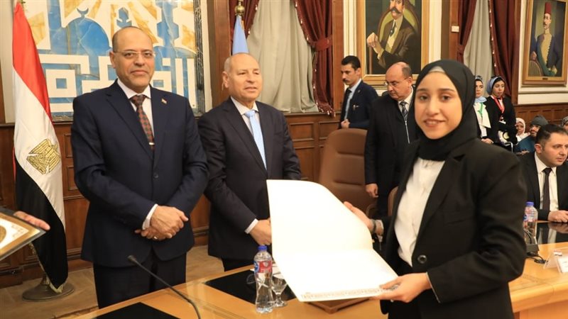 وزير العمل ومحافظ