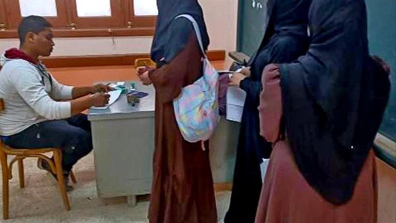 جانب من عملية استخراج