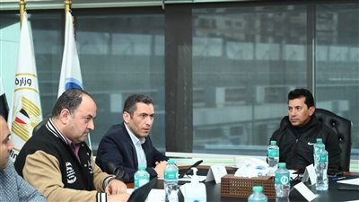 وزير الشباب يجتمع بمجلس أمناء نادي النادي بشيراتون