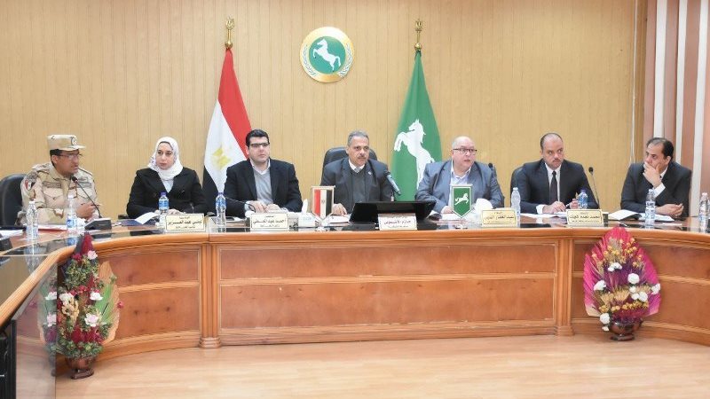 محافظ الشرقية يهنئ