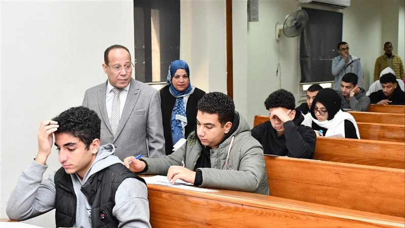 طلاب جامعة القناة