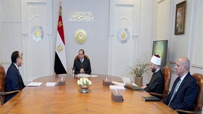 تفاصيل اجتماع السيسي مع وزير الأوقاف بحضور مدبولي.. الرئيس يوجه بمواصلة جهود تحسين أحوال الأئمة والخطباء والدعاة.. والدراسة الدقيقة لمبادرة عودة الكتاتيب 