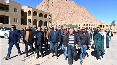 الشربيني يتفقد الفندق الجبلى والنزل البيئي بمشروع تطوير موقع التجلى الأعظم