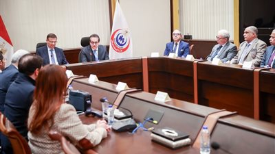 وزيرا الصحة والزراعة يشهدان توقيع بروتوكول لنقل تكنولوجيا اللقاحات والمستحضرات البيطرية