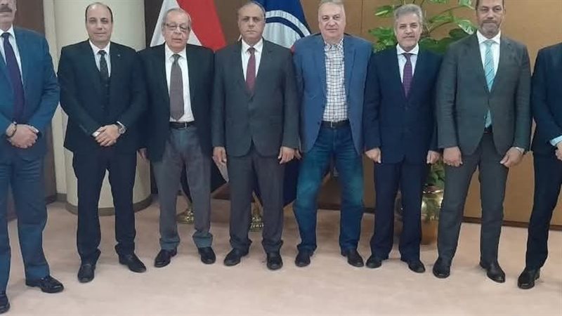 رئيس الهيئة أثناء