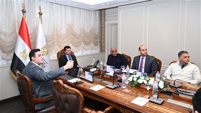 أشرف صبحي يبحث إنشاء تراك تعليمي للسيارات والدراجات الكهربائية بمراكز الشباب