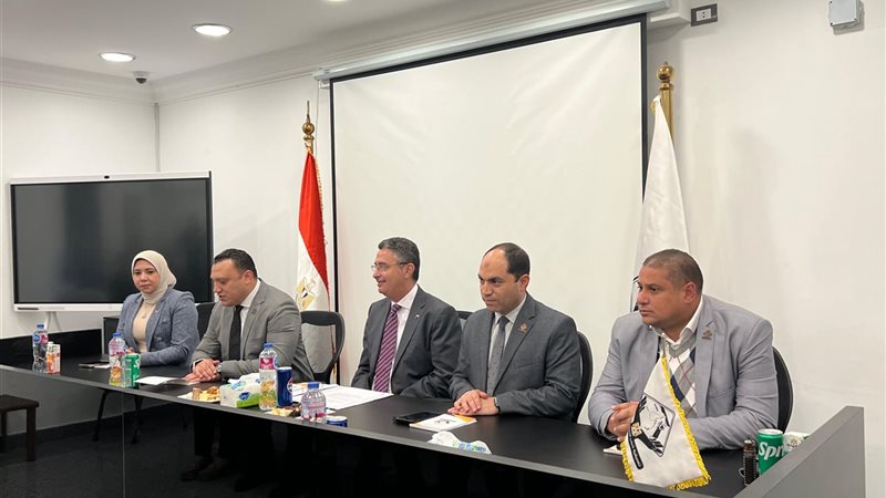 وزير التموين يناقش