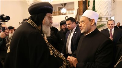 شيخ الأزهر يهنئ البابا تواضروس والإخوة المسيحيين بأعياد الميلاد (صور)