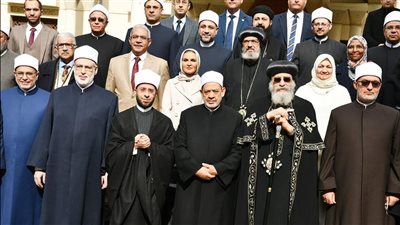 زيارة في حب مصر.. شيخ الأزهر يترأس وفدا رفيع المستوى لتهنئة البابا تواضروس والإخوة المسيحيين بأعياد الميلاد.. الطيب: لا يمكن أن نفرح وإخواننا بغزة لا يطعمون الطعام والشراب