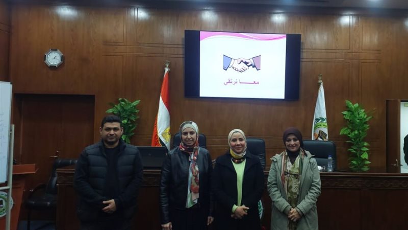  فريق العمل لمركز
