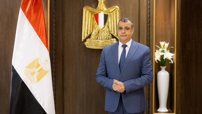 وزير الإنتاج الحربي يهنئ البابا تواضروس الثاني بمناسبة عيد الميلاد 