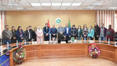 محافظ الشرقية يلتقي العاملين المسيحيين بالديوان العام لتهنئتهم بعيد الميلاد 