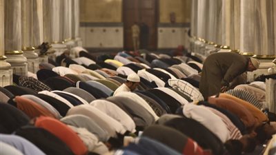 تفسير حلم صلاة التراويح في المنام وعلاقته بالابتعاد عن الذنوب والمعاصي 