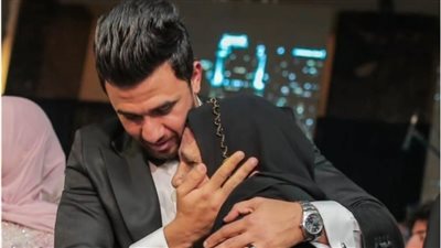 نعي مؤثر من حسام حسن لوالدة محمود تريزيجيه  