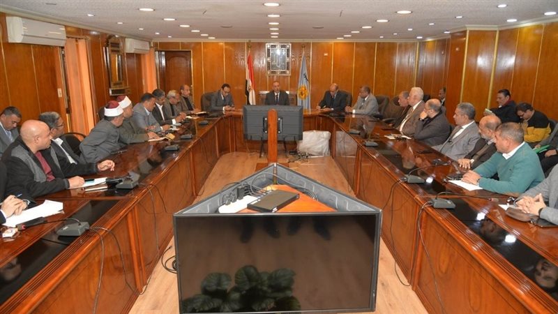 اجتماع محافظ أسيوط،