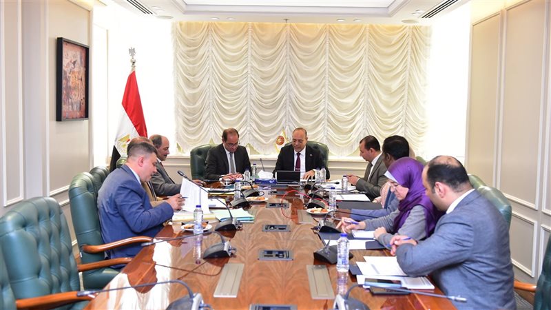 وزيرا العمل والمالية،