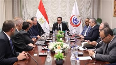 الصحة تبحث مع شركة صينية التوسع في استخدام الروبوتات الجراحية