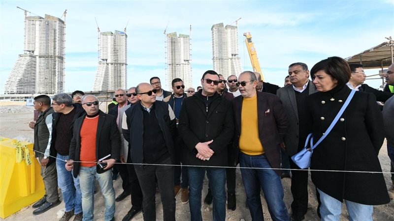 وزير الإسكان يتفقد