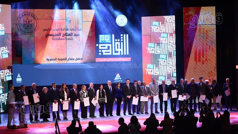 المكرمين عن الأعلى