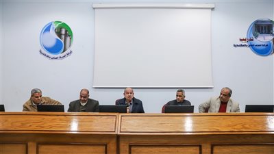 رئيس شركة الصرف الصحي بالإسكندرية يجتمع برؤساء القطاعات
