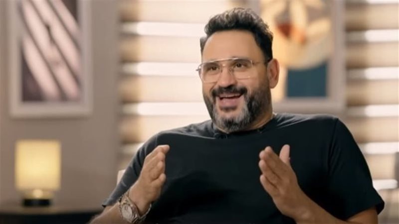 أكرم حسني، فيتو