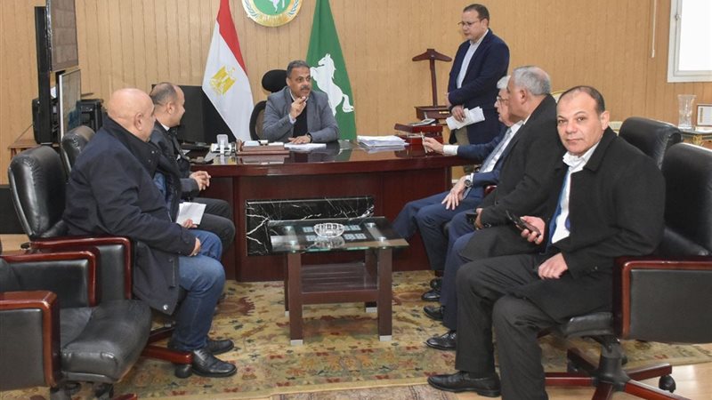 محافظ الشرقية يلتقى