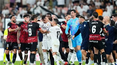 أنشيلوتي يتدخل بعد اشتباكات مدافع مايوركا ولاعبي ريال مدريد 