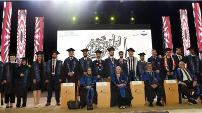 طب الإسكندرية تحتفل بتخريج الدفعة 83 من الطلاب الوافدين