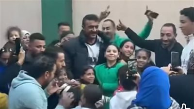  خناقة بين أحمد العوضي وبلطجية بمنطقة شعبية في 