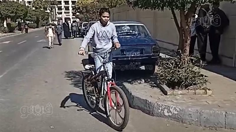 طالب أولى ثانوي