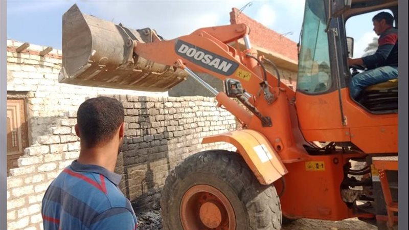 جانب من عملية الإزالة