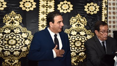 أيمن أبو العلا ونجله يستقبلان عزاء زوجته أسماء مصطفى بالشيخ زايد | فيديو