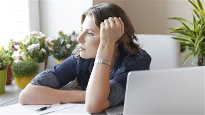 5 جمل سبب إحباطك واكتئابك.. احذري ترديدها لنفسك