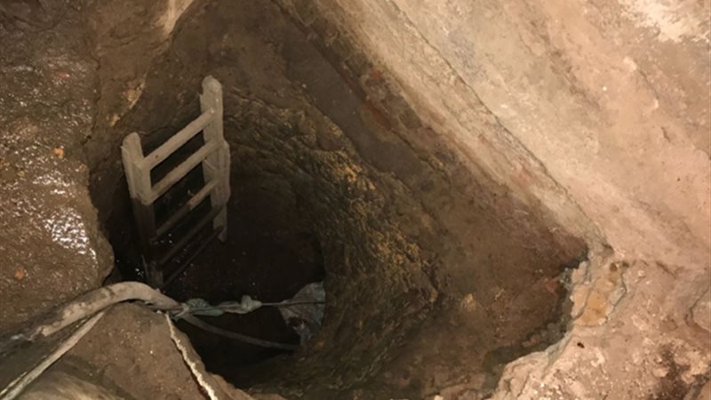  التنقيب عن الآثار