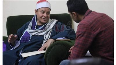 10 معلومات عن الشيخ حلمي الجمل قارئ السورة بمسجد السيدة زينب 
