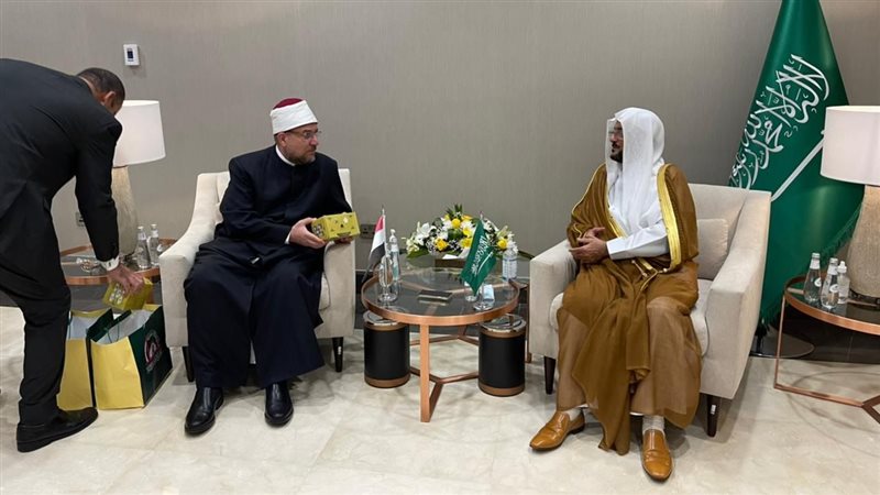 وزير الأوقاف ووزير
