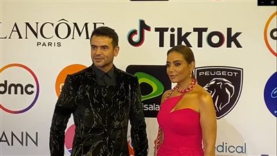 سامو زين برفقة سارة الطباخ على ريد كاربت مهرجان القاهرة السينمائي| فيديو