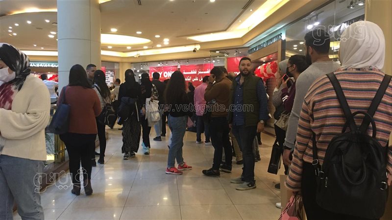 زحام في تخفيضات الجمعة