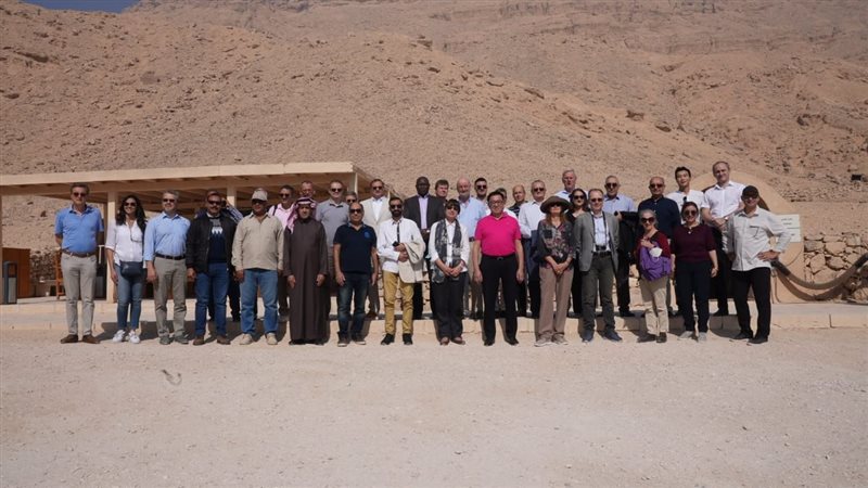 سفراء 35 دولة بالبر