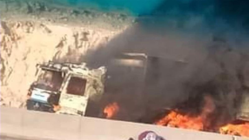 حريق سيارة بالطريق